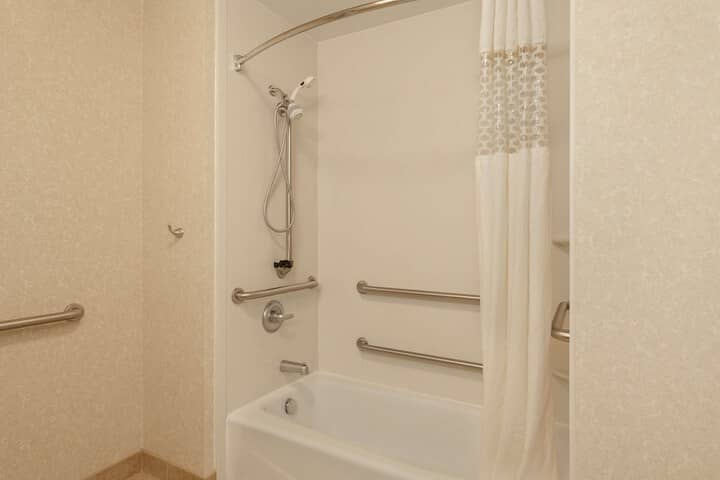 Room 16 of 35